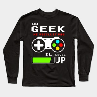 Un Geek ne vieillit pas Long Sleeve T-Shirt